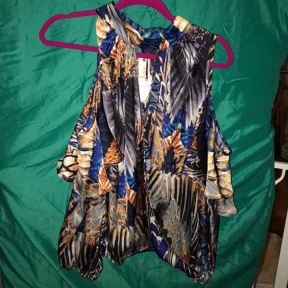 Bisou Bisou cold shoulder top